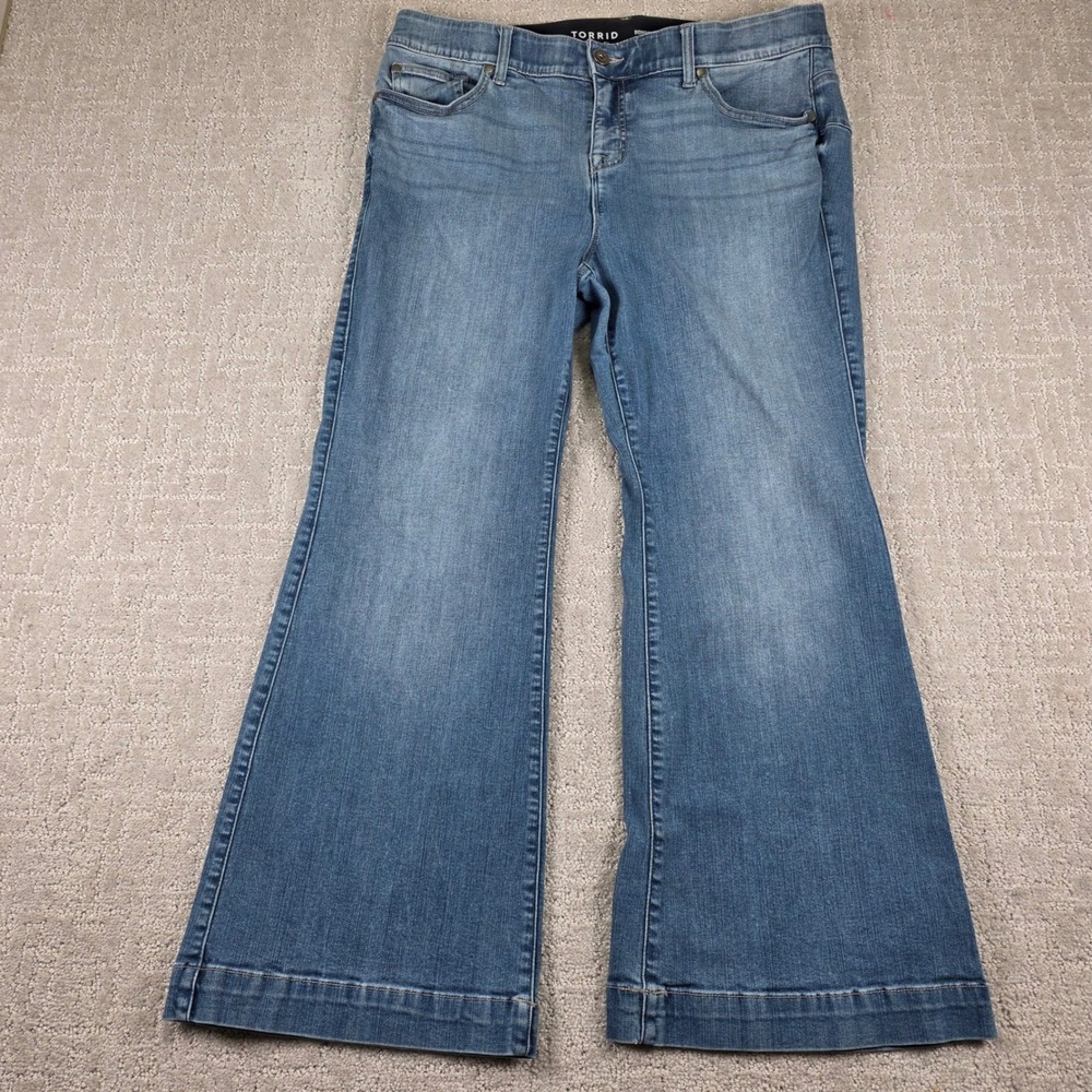 Torrid Bombshell Flare Premium Stretch Medium Wash Blue Denim Jeans Womens 18S